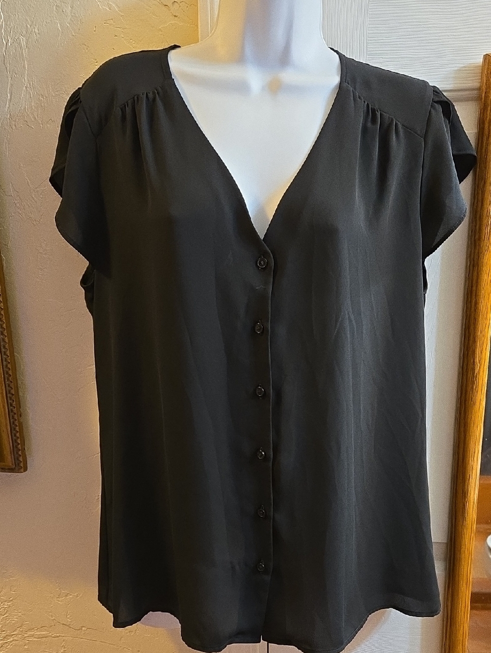 Express Black Button-Front V-Neck Short Sleeve Blouse